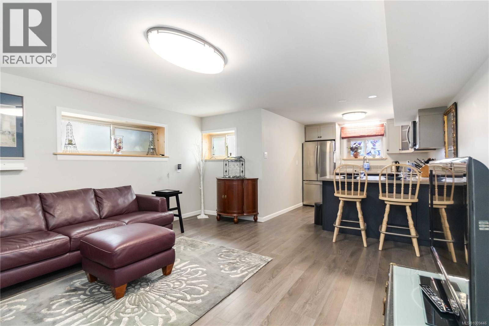 Photo 8 of 4076 Glanford Ave, Saanich BC