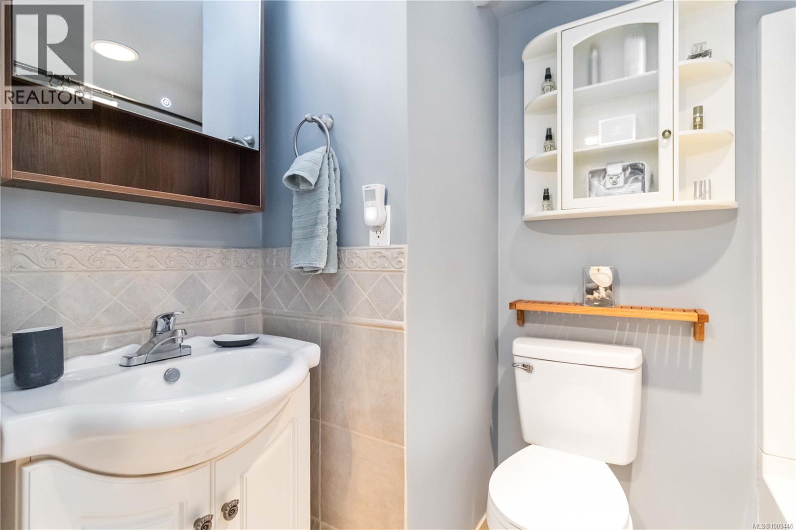 Photo 10 of 4076 Glanford Ave, Saanich BC