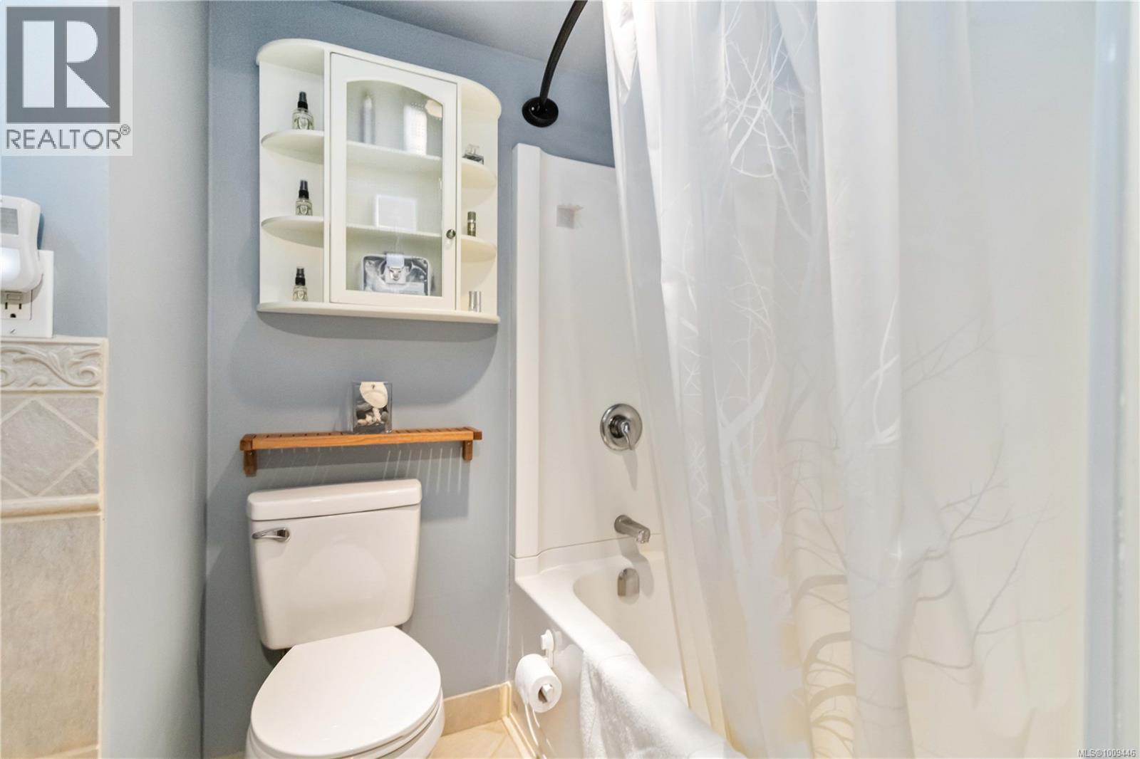 Photo 9 of 4076 Glanford Ave, Saanich BC
