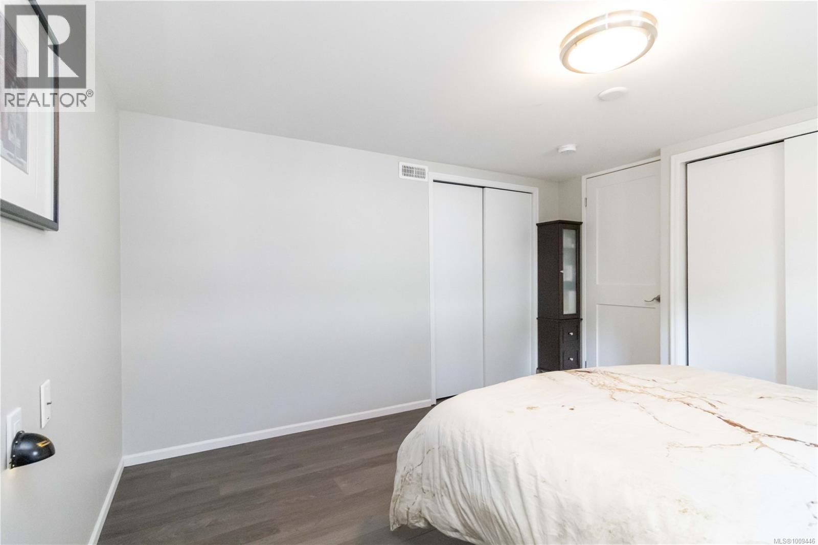 Photo 11 of 4076 Glanford Ave, Saanich BC