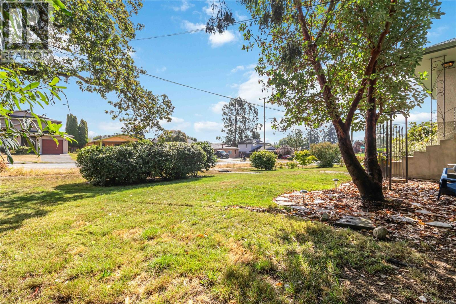 Photo 20 of 4076 Glanford Ave, Saanich BC