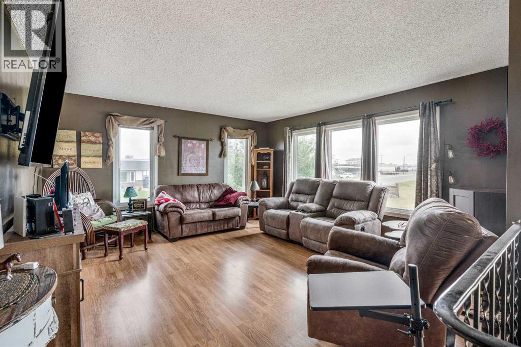 Photo 6 of 4716 Heritage Drive, Taber AB