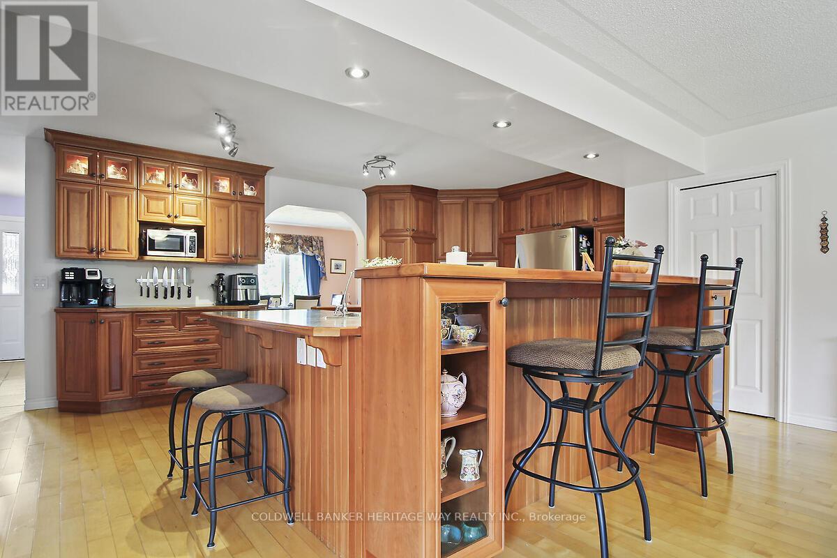 Photo 11 of 738 River Road N, Mcnab Braeside ON