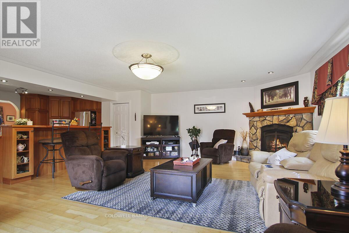 Photo 13 of 738 River Road N, Mcnab Braeside ON