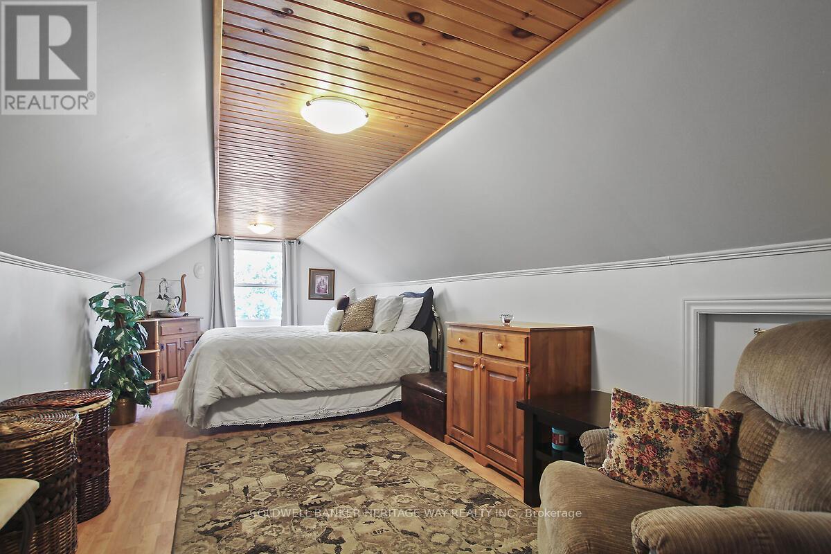 Photo 27 of 738 River Road N, Mcnab Braeside ON