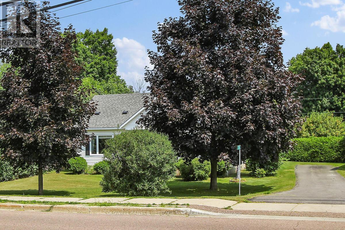 Photo 3 of 738 River Road N, Mcnab Braeside ON