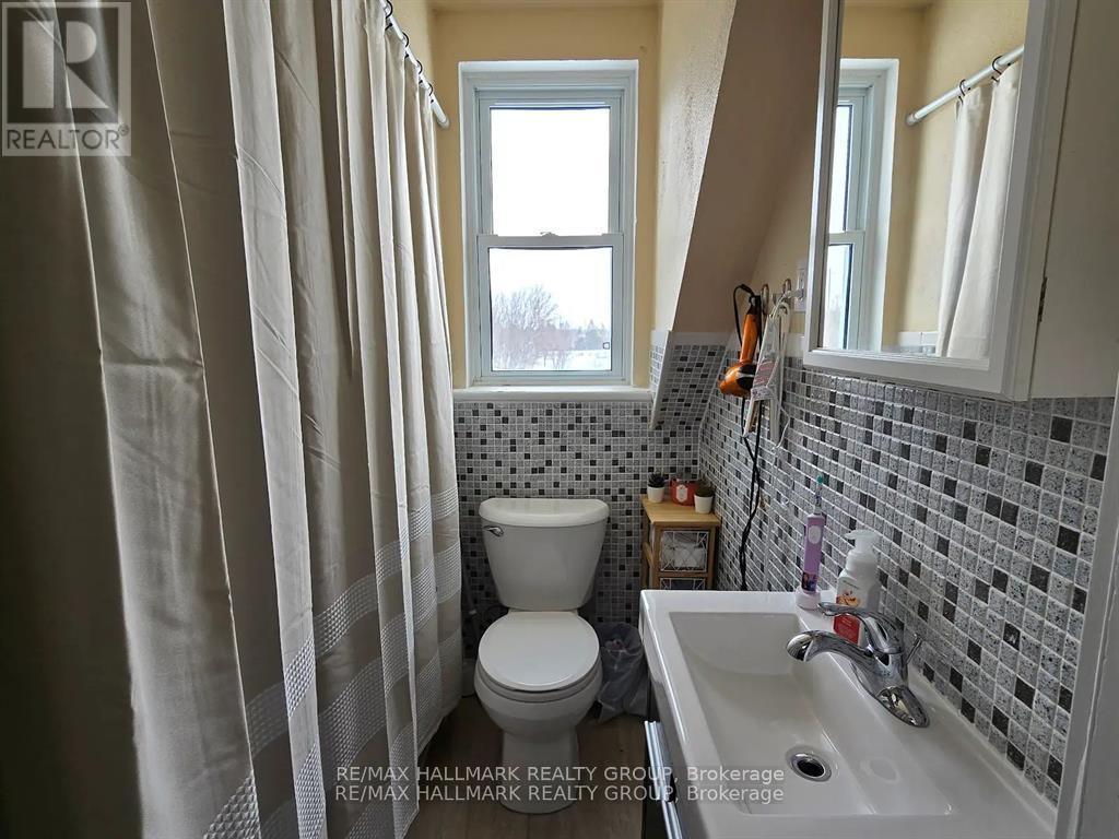 Photo 18 of 7122 Bank Street, Ottawa ON