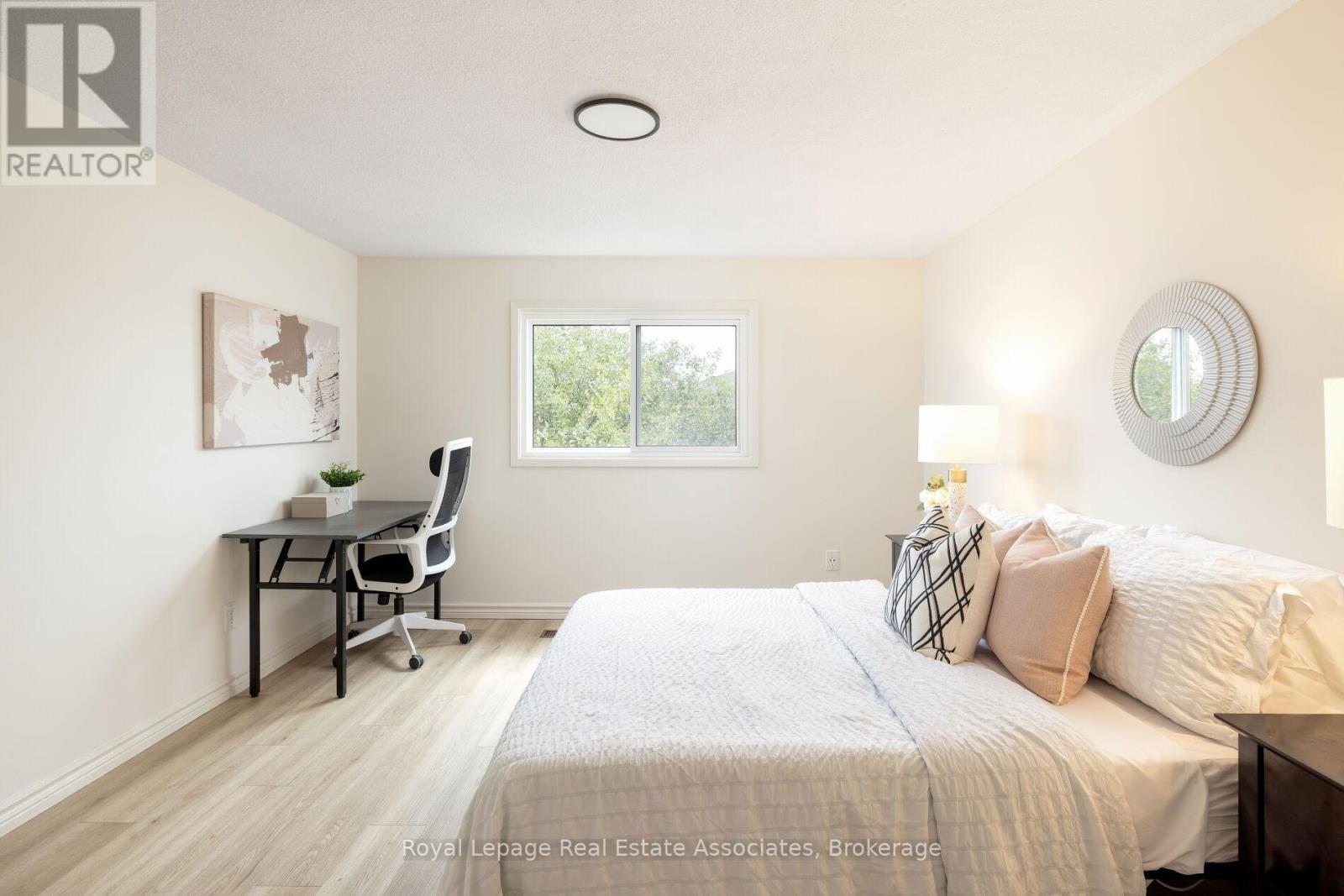 Photo 31 of 161 Morton Way, Brampton ON