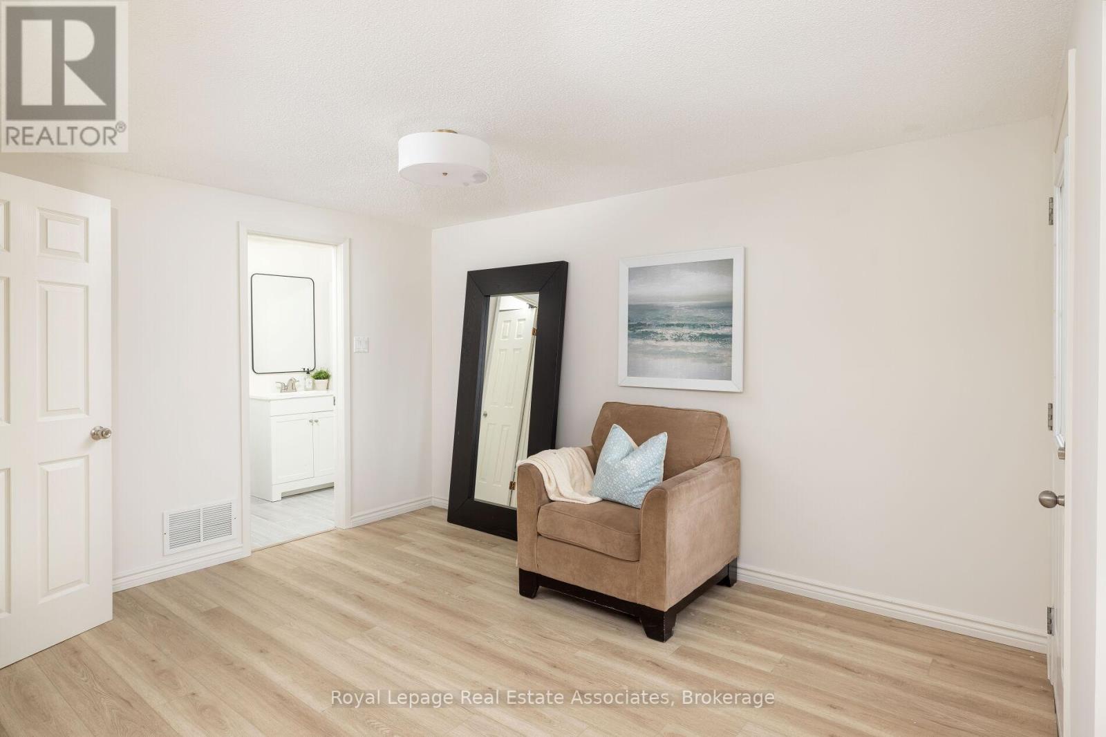 Photo 25 of 161 Morton Way, Brampton ON