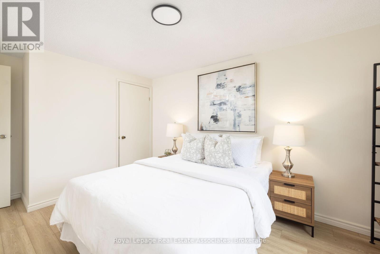Photo 33 of 161 Morton Way, Brampton ON