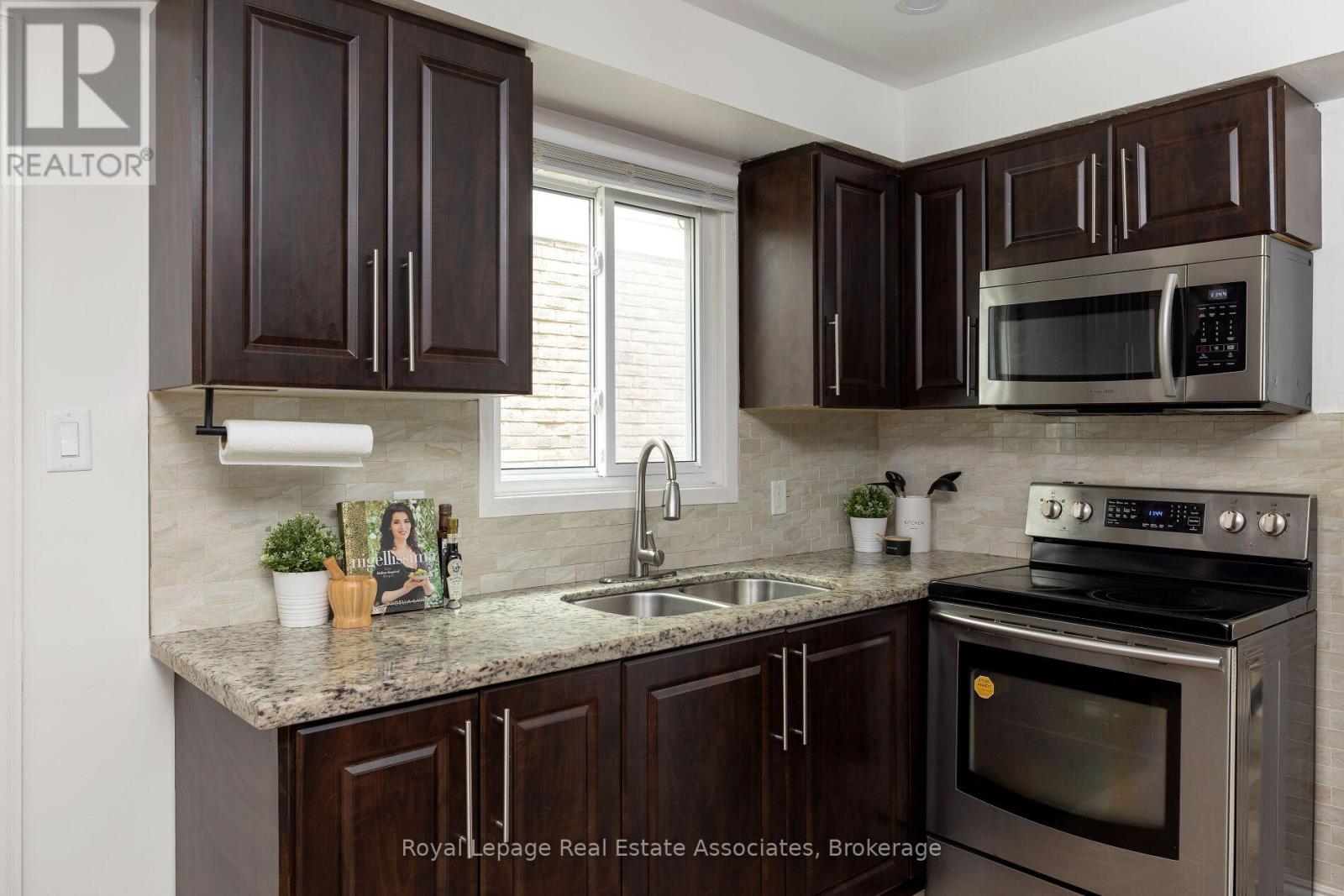 Photo 8 of 161 Morton Way, Brampton ON