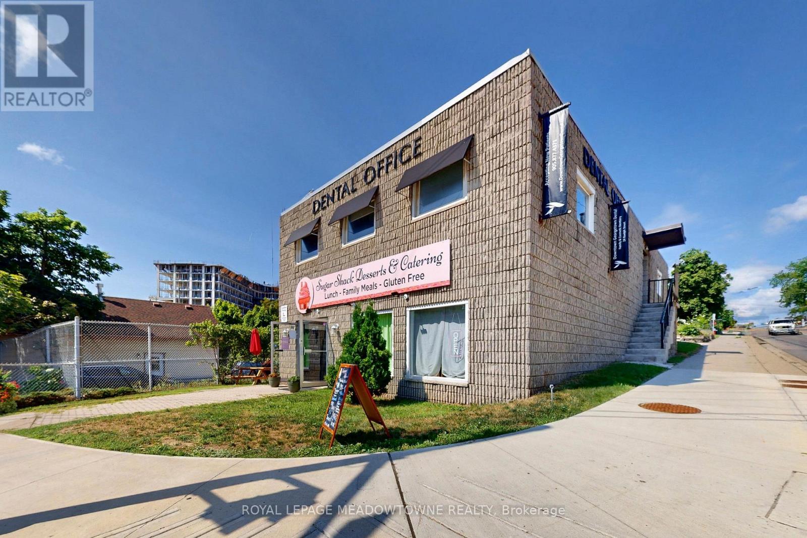 Photo 4 of 2 24 Guelph Street, Halton Hills ON