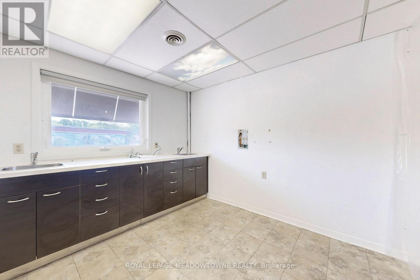 Photo 30 of 2 24 Guelph Street, Halton Hills ON