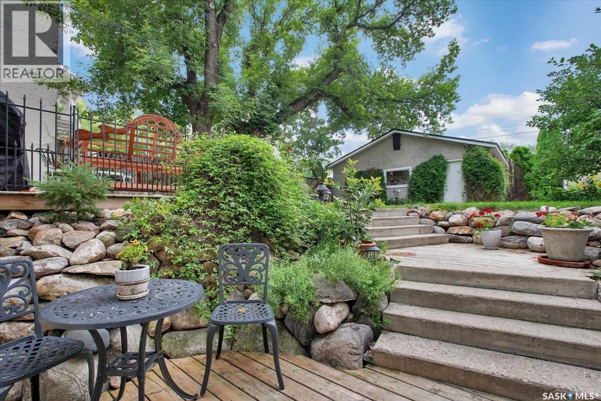Photo 32 of 921 10th Avenue N, Saskatoon SK