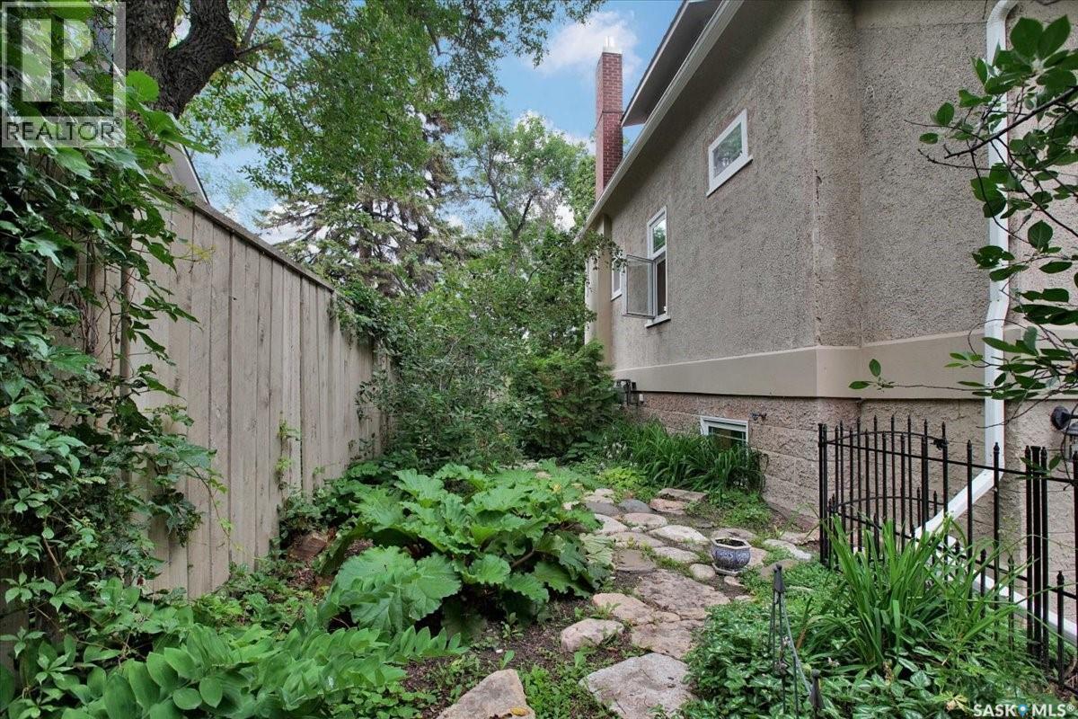 Photo 38 of 921 10th Avenue N, Saskatoon SK