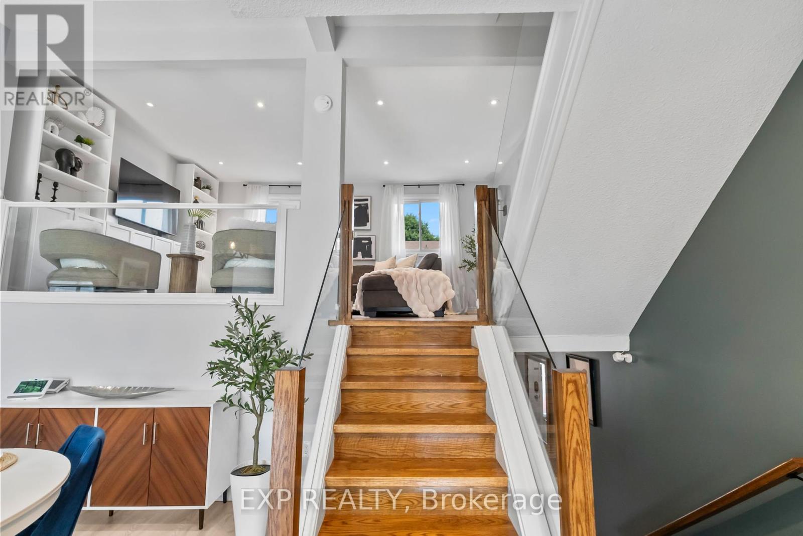 Photo 14 of 46 1975 Rosefield Road, Pickering ON