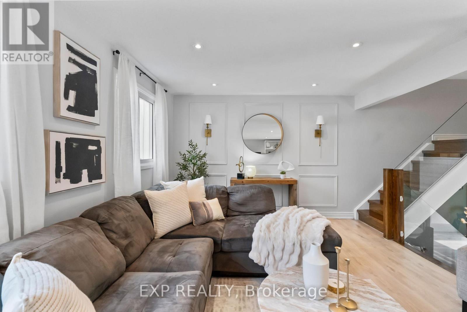 Photo 18 of 46 1975 Rosefield Road, Pickering ON