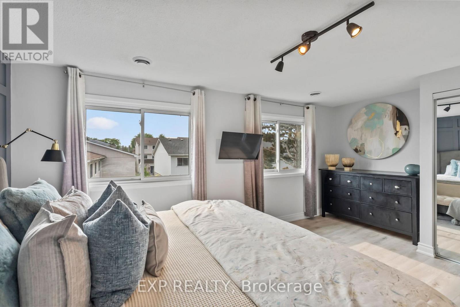 Photo 26 of 46 1975 Rosefield Road, Pickering ON