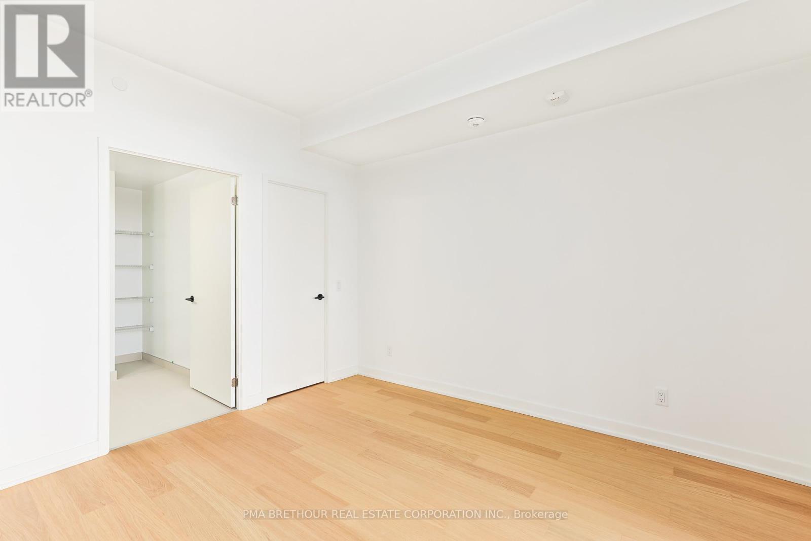 Photo 11 of 403 31 Huron Street, Collingwood ON