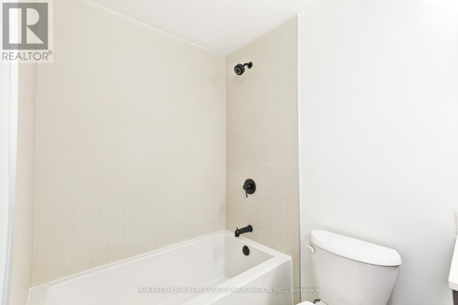 Photo 18 of 403 31 Huron Street, Collingwood ON