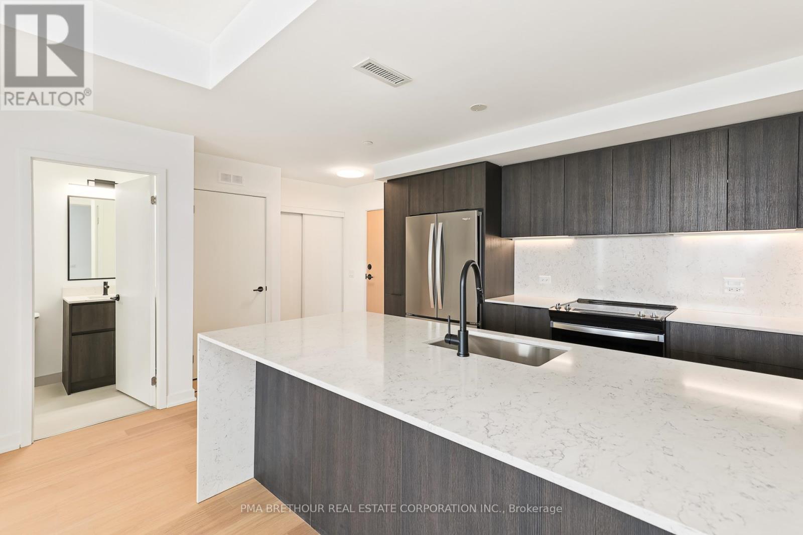Photo 5 of 403 31 Huron Street, Collingwood ON