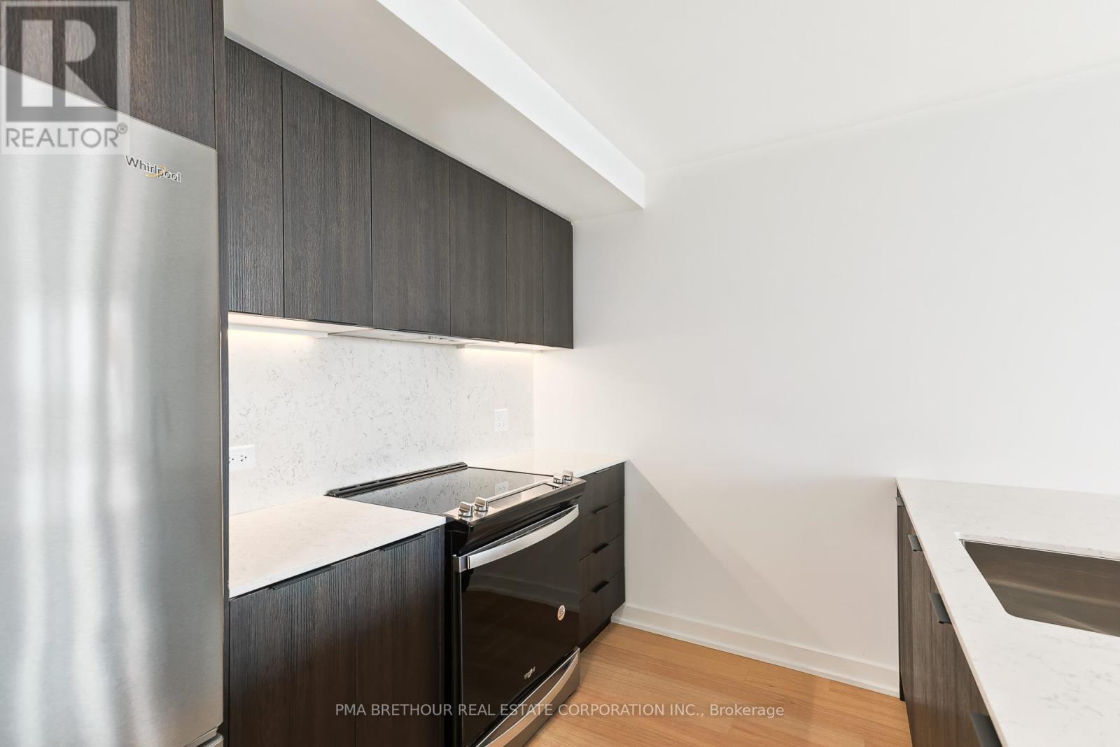 Photo 6 of 403 31 Huron Street, Collingwood ON