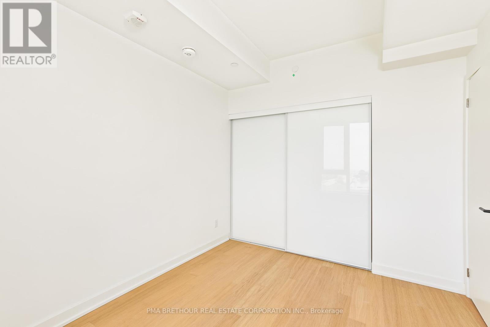 Photo 9 of 403 31 Huron Street, Collingwood ON