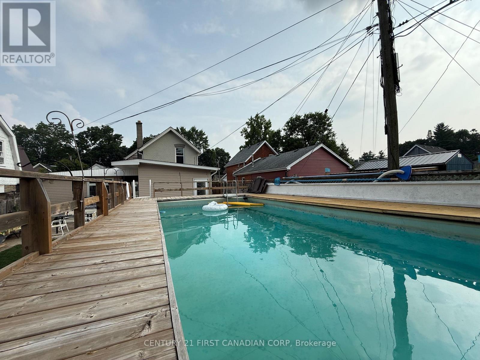 Photo 36 of 84 Port Street, Brantford ON