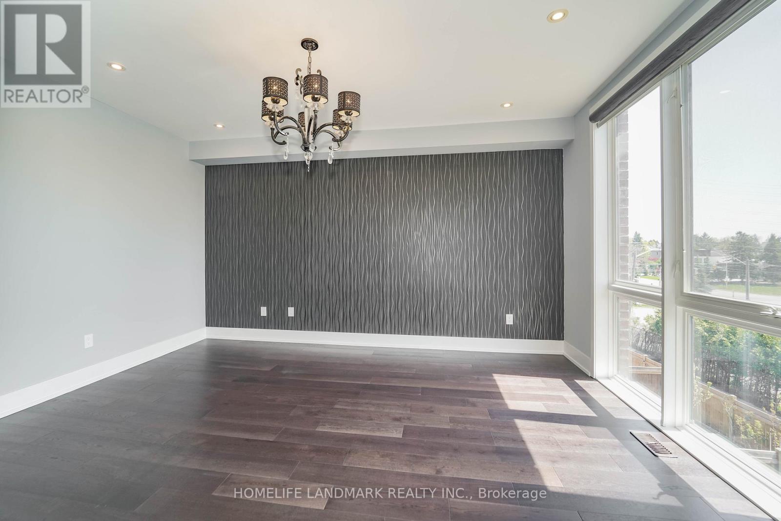 Photo 10 of 8 Crestridge Drive, Vaughan ON