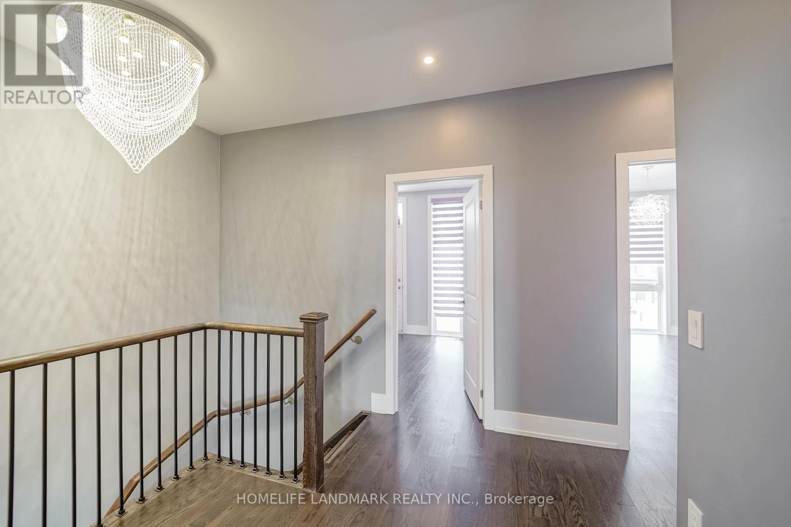 Photo 12 of 8 Crestridge Drive, Vaughan ON