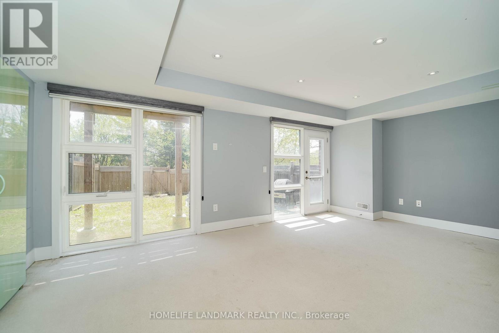 Photo 13 of 8 Crestridge Drive, Vaughan ON