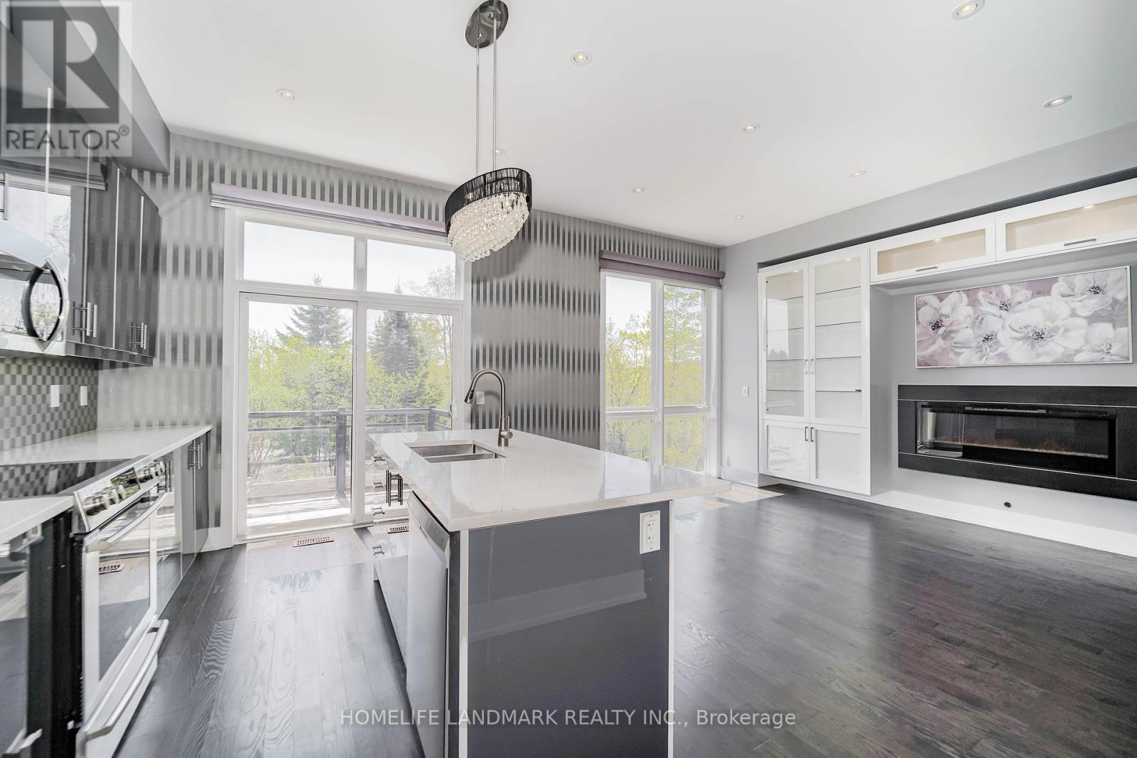 Photo 2 of 8 Crestridge Drive, Vaughan ON