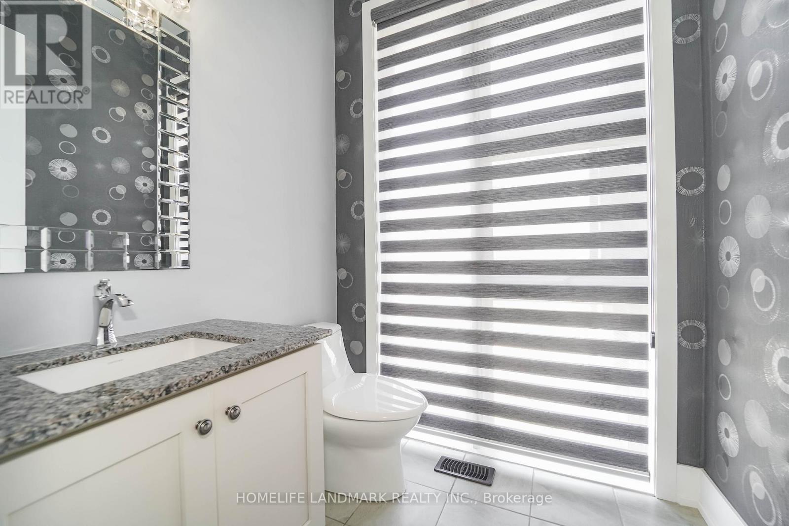 Photo 6 of 8 Crestridge Drive, Vaughan ON