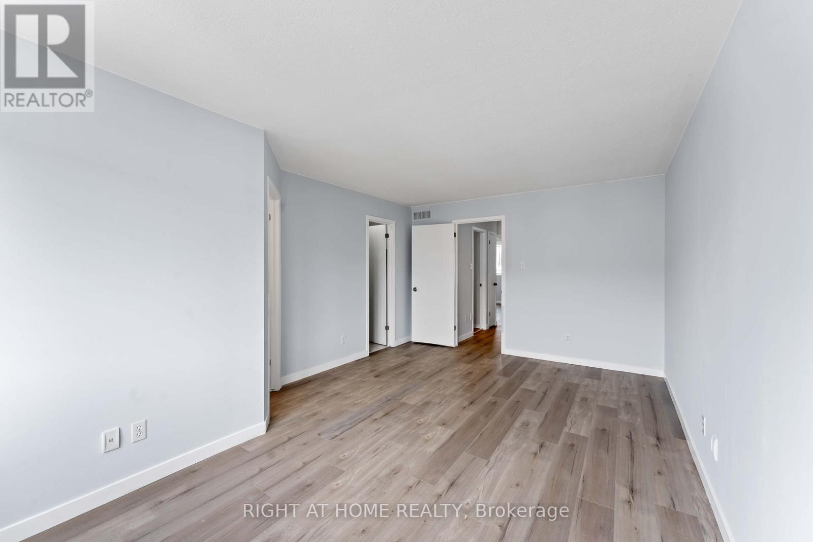Photo 15 of 421 Hillsboro Private, Ottawa ON