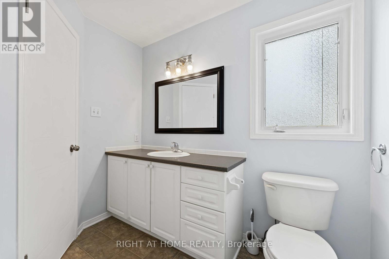 Photo 17 of 421 Hillsboro Private, Ottawa ON