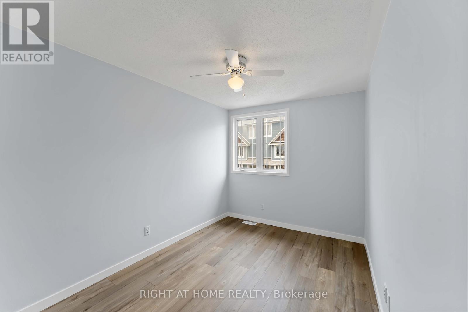 Photo 19 of 421 Hillsboro Private, Ottawa ON
