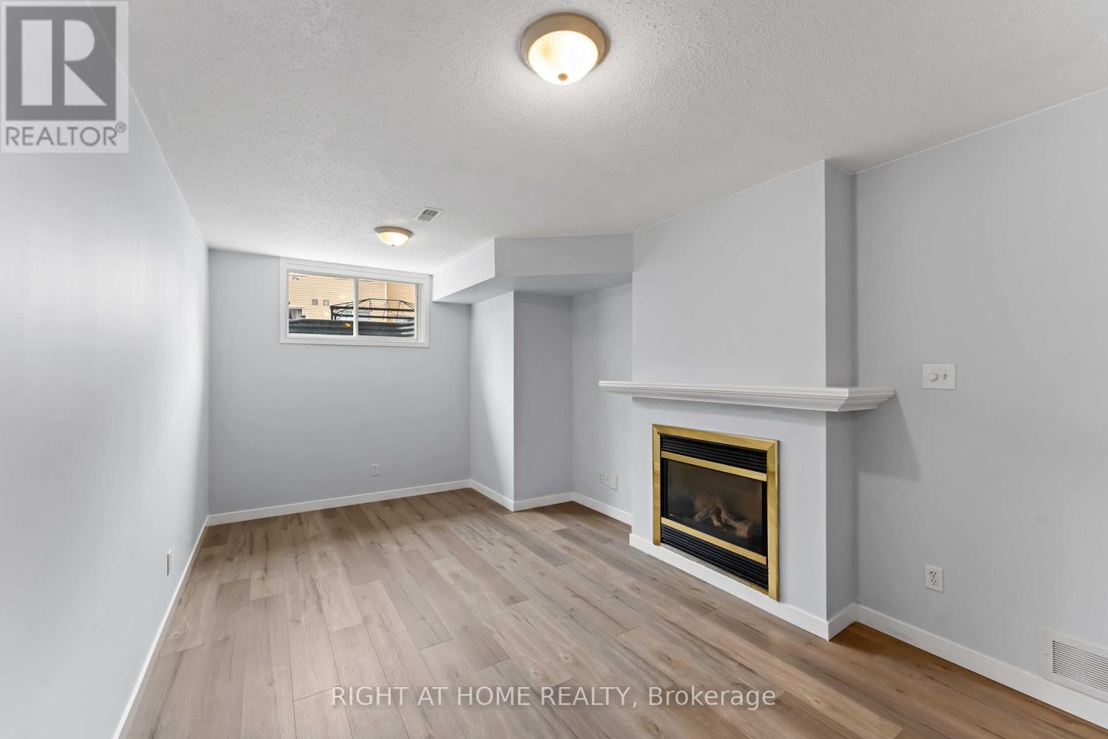 Photo 24 of 421 Hillsboro Private, Ottawa ON