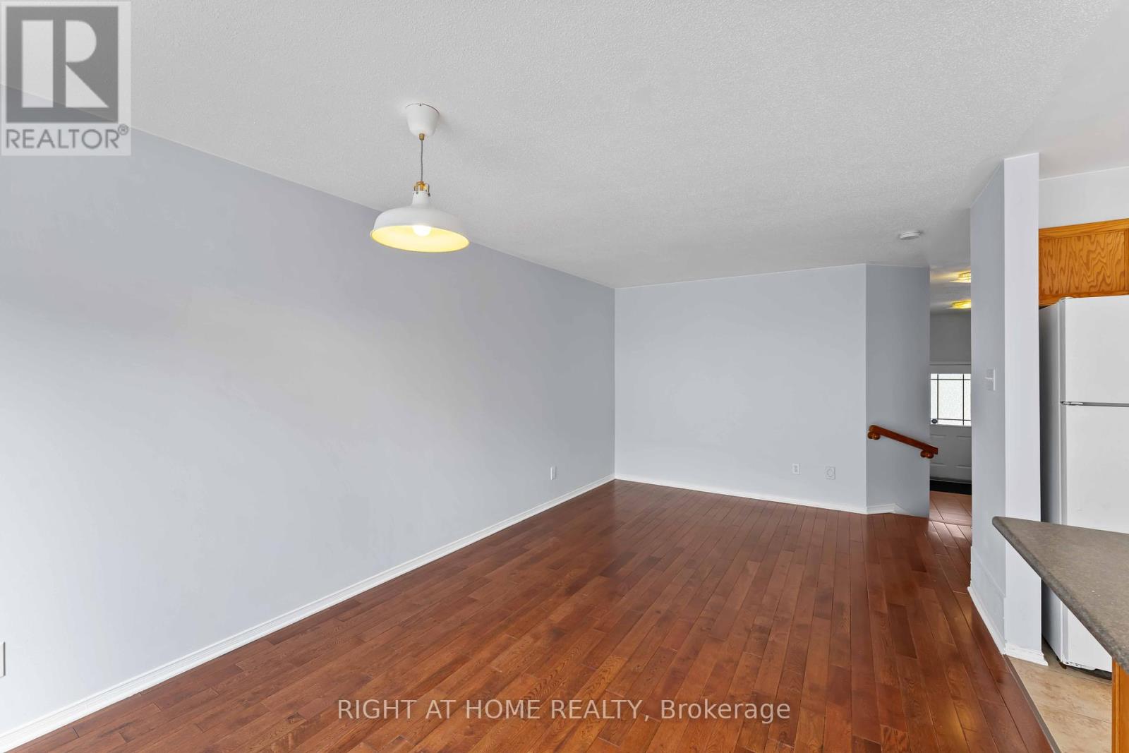 Photo 9 of 421 Hillsboro Private, Ottawa ON