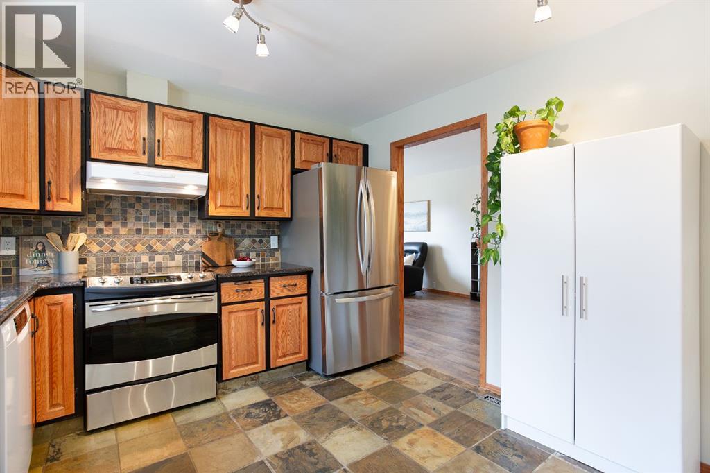 Photo 9 of 39 Elk Hill Se, Airdrie AB