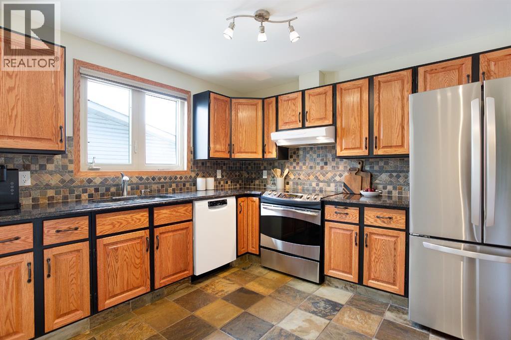 Photo 8 of 39 Elk Hill Se, Airdrie AB