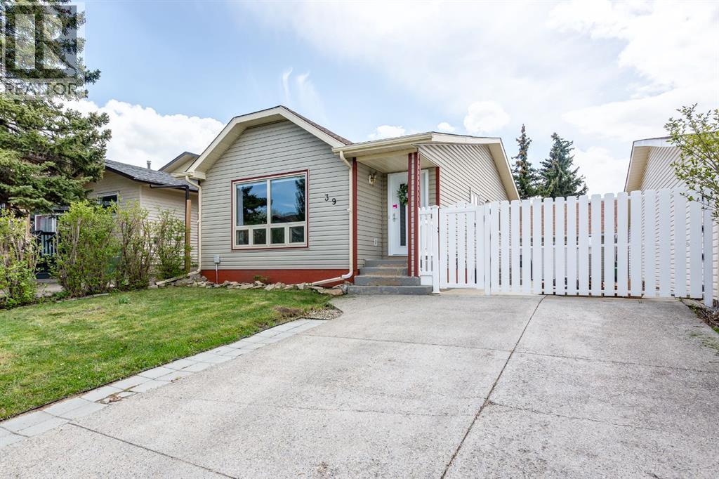 Photo 19 of 39 Elk Hill Se, Airdrie AB