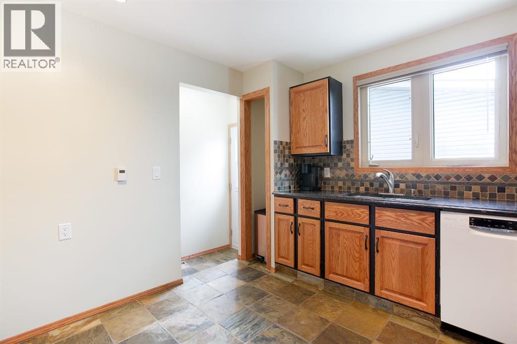 Photo 10 of 39 Elk Hill Se, Airdrie AB