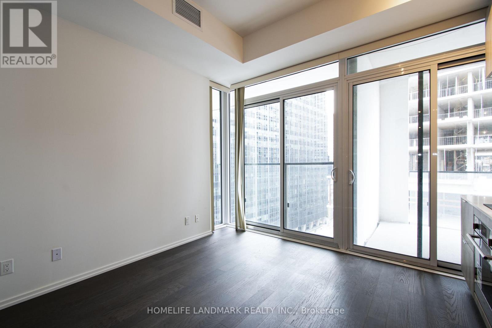 Photo 2 of 1112 5 Soudan Ave Avenue, Toronto ON