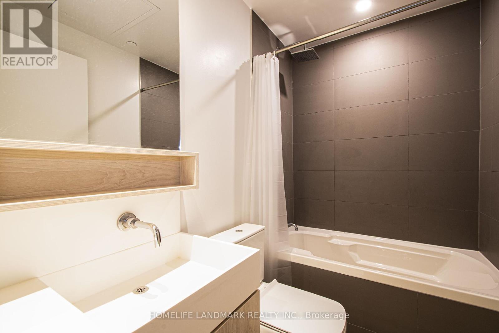 Photo 5 of 1112 5 Soudan Ave Avenue, Toronto ON