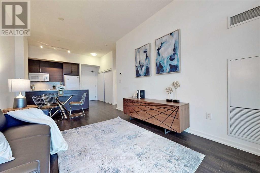 Photo 1 of 3407 70 Forest Manor Road, Toronto ON