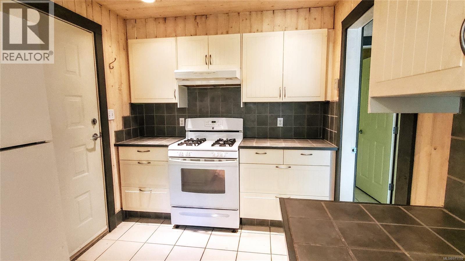 226 Bold Point Rd, Quadra Island