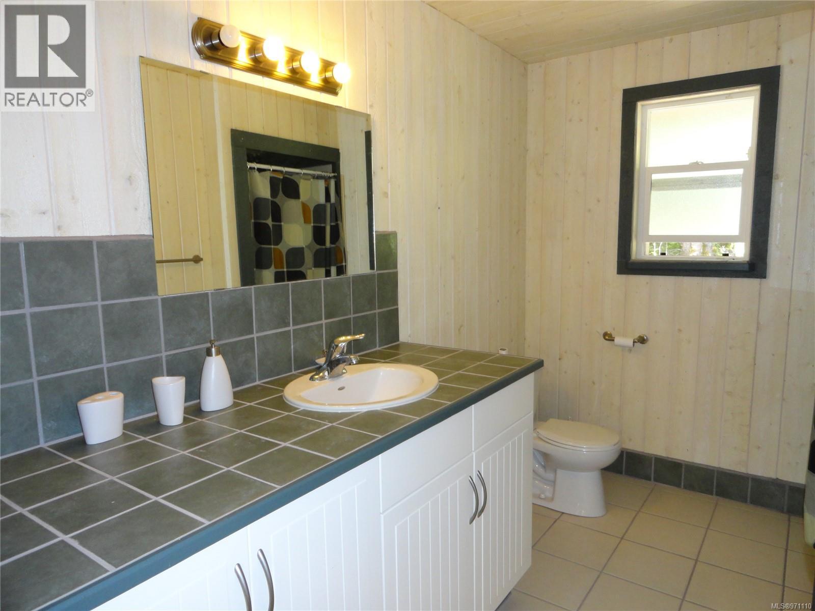 226 Bold Point Rd, Quadra Island
