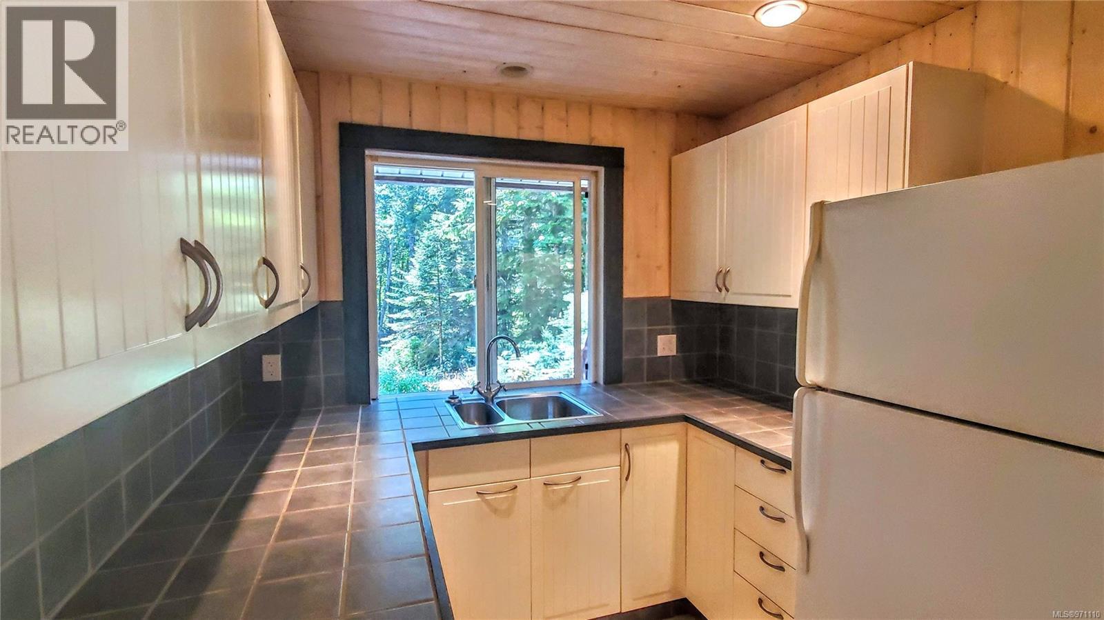 226 Bold Point Rd, Quadra Island