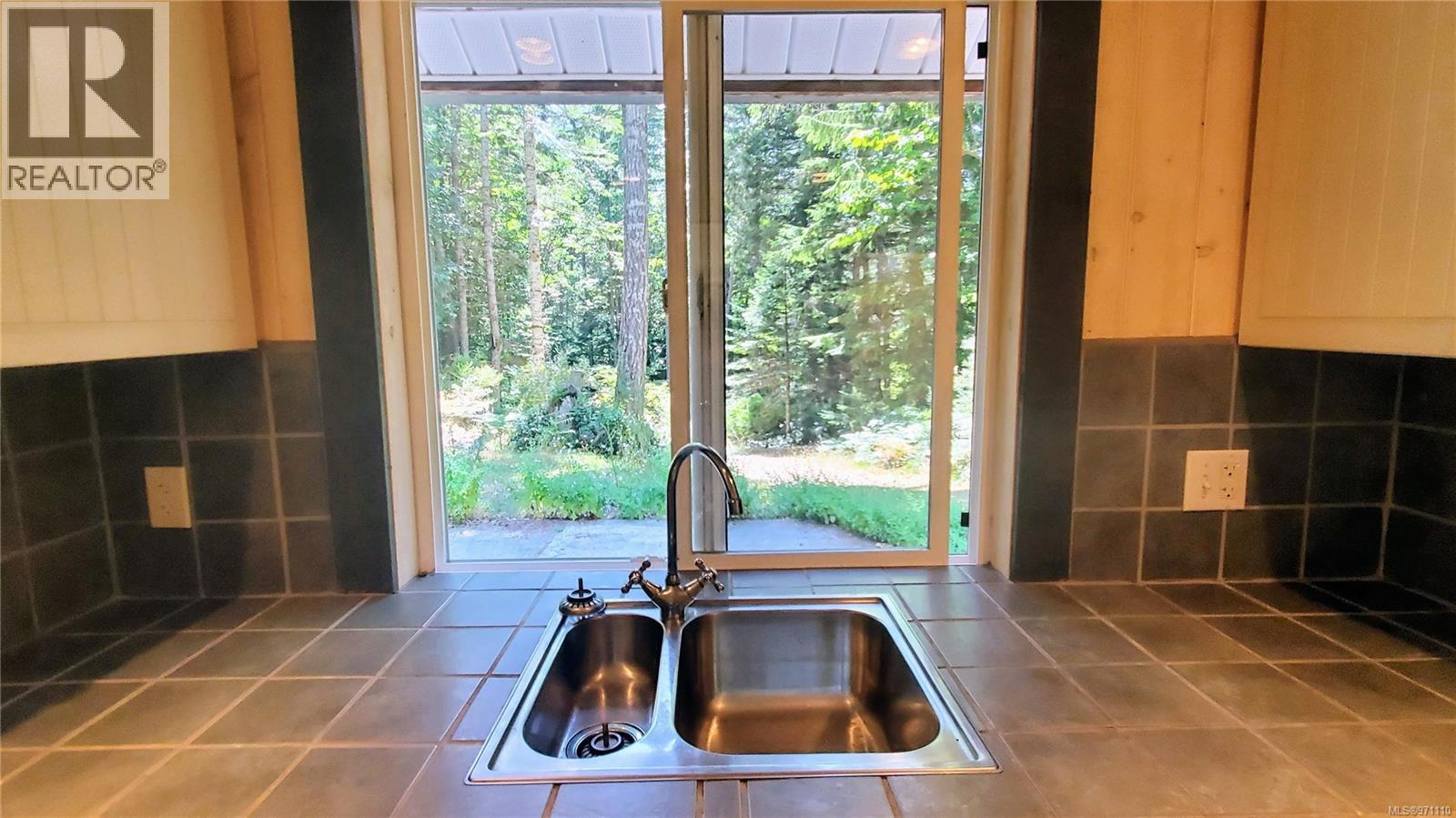 226 Bold Point Rd, Quadra Island