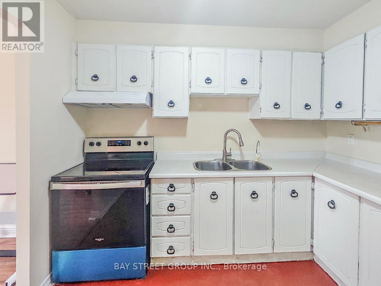 Photo 10 of 2nd Flr 5130 A Dundas Street W, Toronto ON